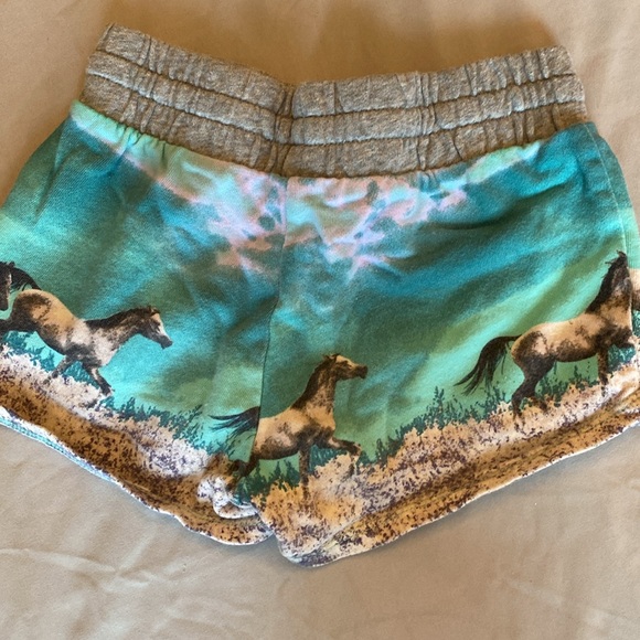 Gap size S 6-7 comfy shorts bundle. Good condition. - Picture 10 of 16